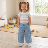conjunto de 2 piezas de playera rayada de colores con pantalón de mezclilla acampanado
