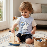 Playera estampada de conejito y short de Miffy.