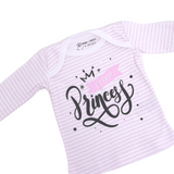 Set de 3 piezas de pañalero, playera y pantalón con bordados de little princess